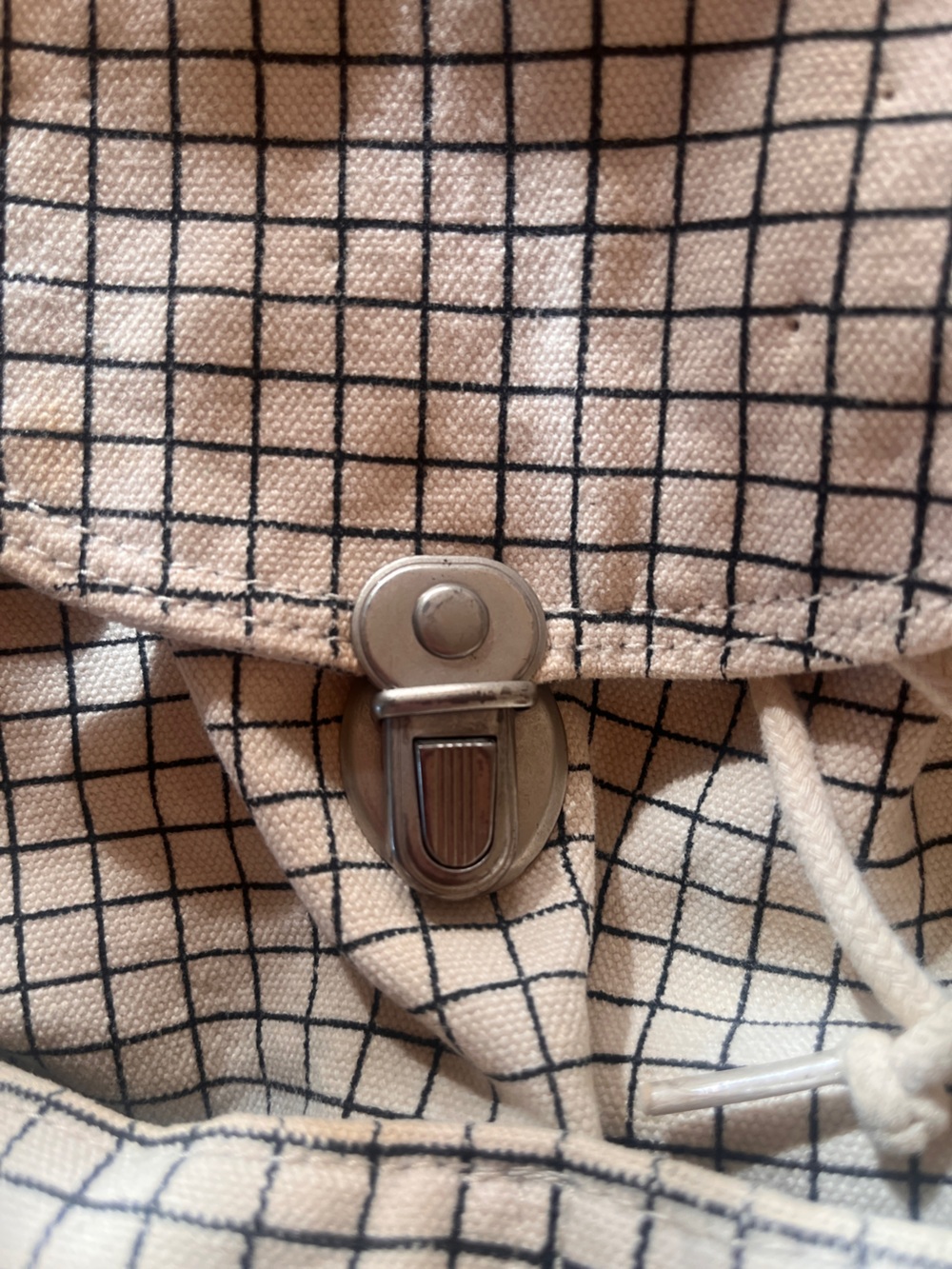 Baggu Drawstring Backpack - Picture 4 of 8